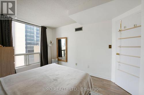 1610 - 25 Grenville Street, Toronto, ON - Indoor Photo Showing Bedroom