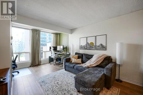 1610 - 25 Grenville Street, Toronto, ON - Indoor Photo Showing Living Room