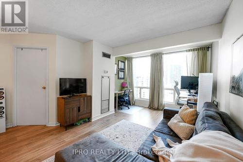 1610 - 25 Grenville Street, Toronto, ON - Indoor Photo Showing Living Room