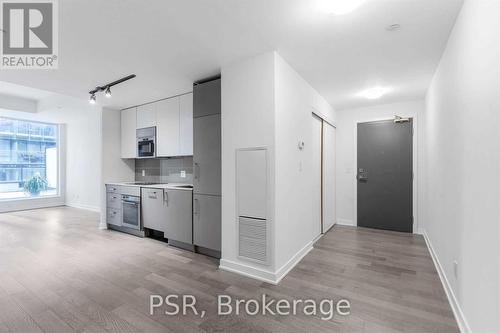 307 - 17 Dundonald Street, Toronto, ON - Indoor Photo Showing Kitchen