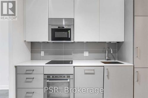 307 - 17 Dundonald Street, Toronto, ON - Indoor Photo Showing Kitchen