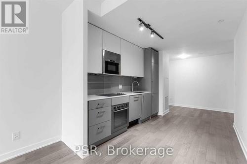 307 - 17 Dundonald Street, Toronto, ON - Indoor Photo Showing Kitchen