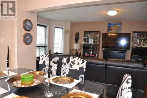 113 Green Gate Boulevard S, Cambridge, ON - Indoor Photo Showing Living Room