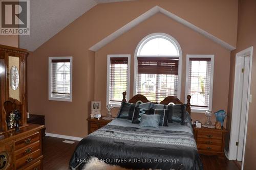 113 Green Gate Boulevard S, Cambridge, ON - Indoor Photo Showing Bedroom