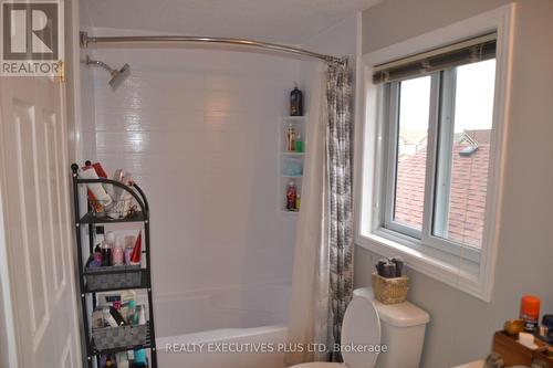 113 Green Gate Boulevard S, Cambridge, ON - Indoor Photo Showing Bathroom