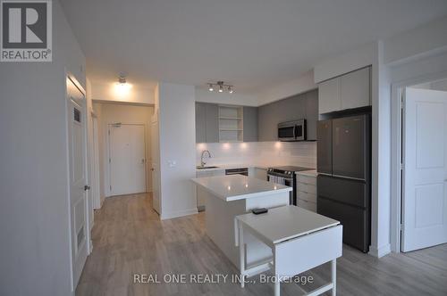 1705 - 4677 Glen Erin Drive, Mississauga, ON - Indoor Photo Showing Kitchen