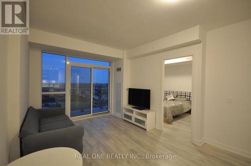 1705 - 4677 Glen Erin Drive, Mississauga, ON - Indoor Photo Showing Living Room