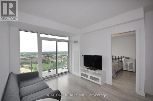 1705 - 4677 Glen Erin Drive, Mississauga, ON - Indoor Photo Showing Living Room