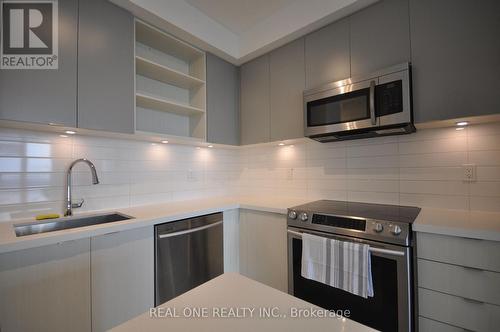 1705 - 4677 Glen Erin Drive, Mississauga, ON - Indoor Photo Showing Kitchen With Upgraded Kitchen