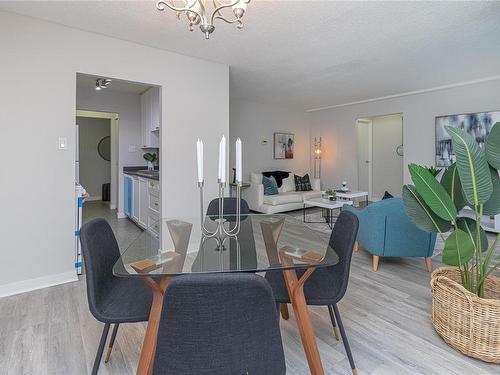 212-1745 Leighton Rd, Victoria, BC - Indoor Photo Showing Dining Room