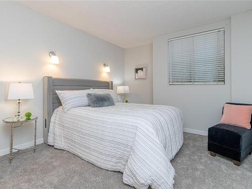 212-1745 Leighton Rd, Victoria, BC - Indoor Photo Showing Bedroom