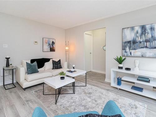 212-1745 Leighton Rd, Victoria, BC - Indoor Photo Showing Living Room