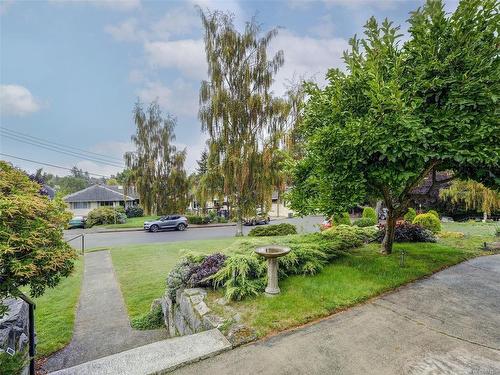 1260 Revercomb Pl, Victoria, BC 