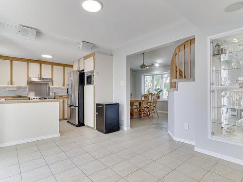 Kitchen - 1025 Rue Mirelle, Laval (Saint-François), QC - Indoor Photo Showing Kitchen