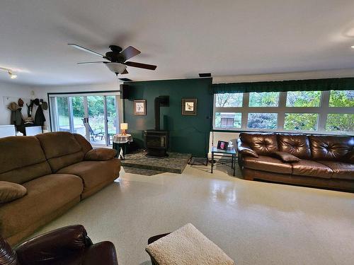 Salle familiale - 633 Rue Lalande, Saint-André-D'Argenteuil, QC - Indoor Photo Showing Living Room