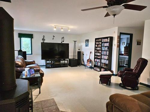 Salle familiale - 633 Rue Lalande, Saint-André-D'Argenteuil, QC - Indoor Photo Showing Living Room