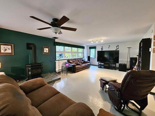 Salle familiale - 633 Rue Lalande, Saint-André-D'Argenteuil, QC - Indoor Photo Showing Living Room