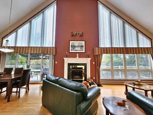 Salon - 633 Rue Lalande, Saint-André-D'Argenteuil, QC - Indoor Photo Showing Living Room With Fireplace