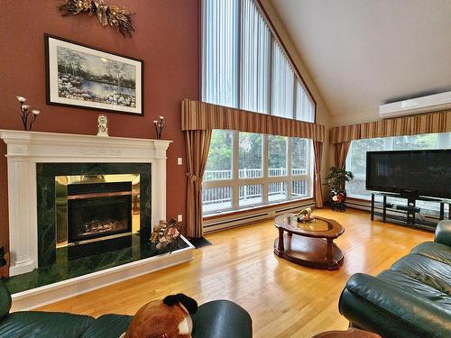 Salon - 633 Rue Lalande, Saint-André-D'Argenteuil, QC - Indoor Photo Showing Living Room With Fireplace