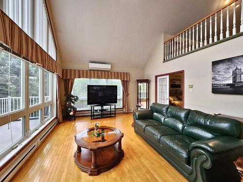 Salon - 633 Rue Lalande, Saint-André-D'Argenteuil, QC - Indoor Photo Showing Living Room