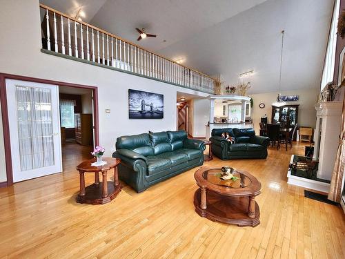 Salon - 633 Rue Lalande, Saint-André-D'Argenteuil, QC - Indoor Photo Showing Living Room