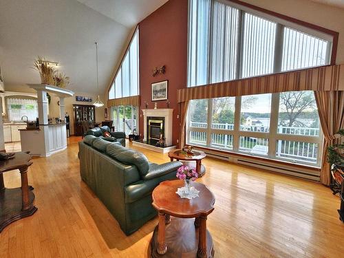 Salon - 633 Rue Lalande, Saint-André-D'Argenteuil, QC - Indoor Photo Showing Living Room With Fireplace