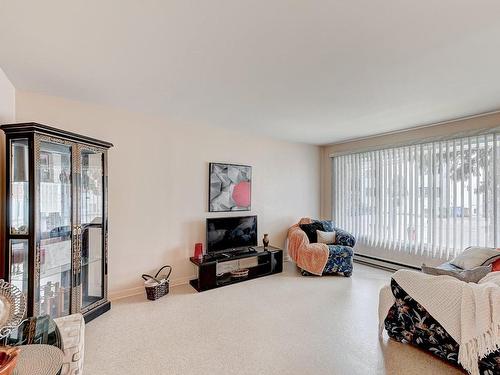 Living room - 140 Rue Ste-Catherine, La Prairie, QC - Indoor Photo Showing Living Room