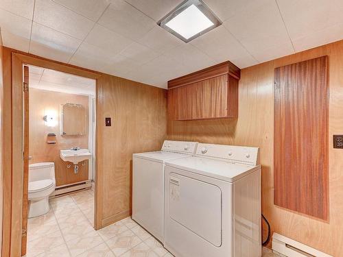 Salle de lavage - 140 Rue Ste-Catherine, La Prairie, QC - Indoor Photo Showing Laundry Room