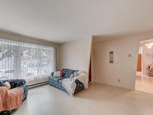 Salon - 140 Rue Ste-Catherine, La Prairie, QC - Indoor Photo Showing Living Room