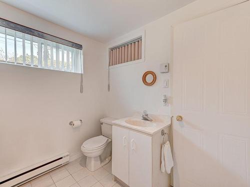 Salle d'eau - 280 Rue Des Bégonias, Sainte-Catherine, QC - Indoor Photo Showing Bathroom