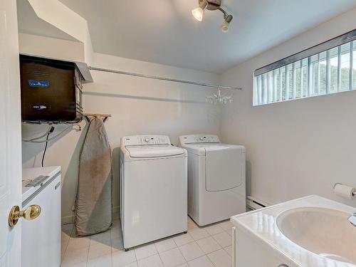 Salle d'eau - 280 Rue Des Bégonias, Sainte-Catherine, QC - Indoor Photo Showing Laundry Room