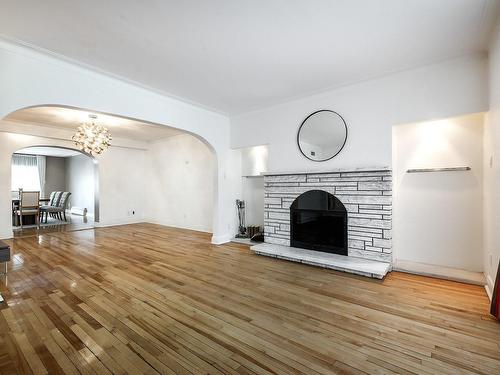 Living room - 2078 Ch. Fulton, Mont-Royal, QC - Indoor Photo Showing Living Room With Fireplace