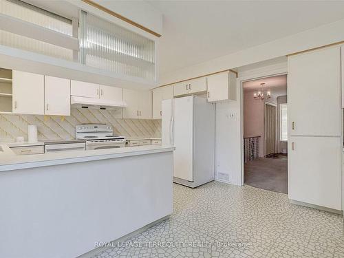 89 Burbank Rd, Toronto, ON - Indoor Photo Showing Kitchen