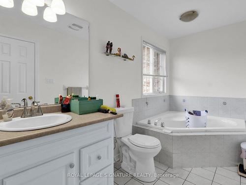 3218 Britannia Rd W, Mississauga, ON - Indoor Photo Showing Bathroom