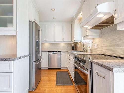 Kitchen - 236 Rue Ouimet, Vaudreuil-Dorion, QC - Indoor Photo Showing Kitchen With Upgraded Kitchen