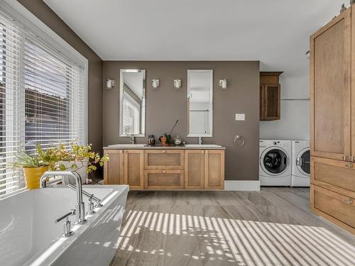 Ensuite bathroom - 17 Ch. Allen-Neil, Stoneham-Et-Tewkesbury, QC - Indoor Photo Showing Laundry Room