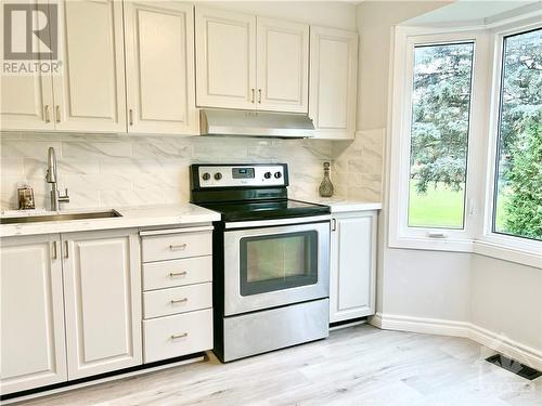 Kitchen - 12 Millrise Lane Unit#F, Nepean, ON - Indoor Photo Showing Kitchen With Upgraded Kitchen