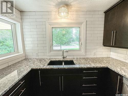 407 Woodward Avenue, Indian Head, SK - Indoor Photo Showing Kitchen With Double Sink With Upgraded Kitchen