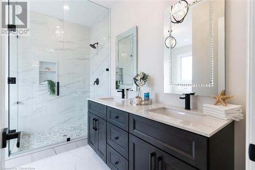 State-of-the-art en-suite - 1 West Avenue, Stoney Creek, ON - Indoor Photo Showing Bathroom