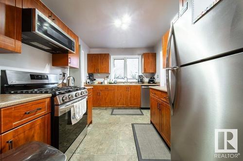 4515 38B Av Nw, Edmonton, AB - Indoor Photo Showing Kitchen