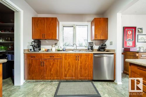 4515 38B Av Nw, Edmonton, AB - Indoor Photo Showing Kitchen