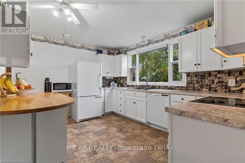 47 Water Street, South Bruce Peninsula, ON - Indoor Photo Showing Kitchen