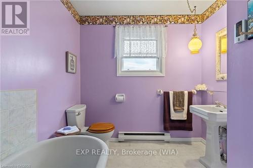 47 Water Street, South Bruce Peninsula, ON - Indoor Photo Showing Bathroom