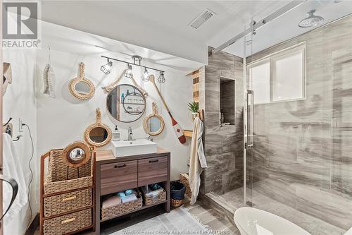 2627 Lloyd George Boulevard, Windsor, ON - Indoor Photo Showing Bathroom