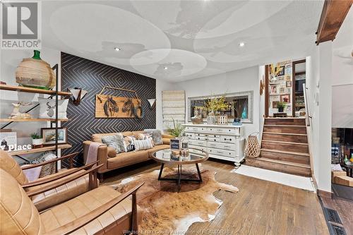 2627 Lloyd George Boulevard, Windsor, ON - Indoor Photo Showing Living Room