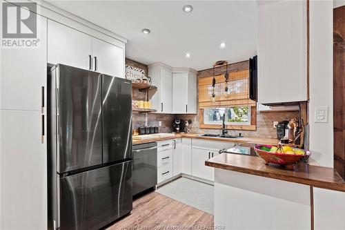 2627 Lloyd George Boulevard, Windsor, ON - Indoor Photo Showing Kitchen