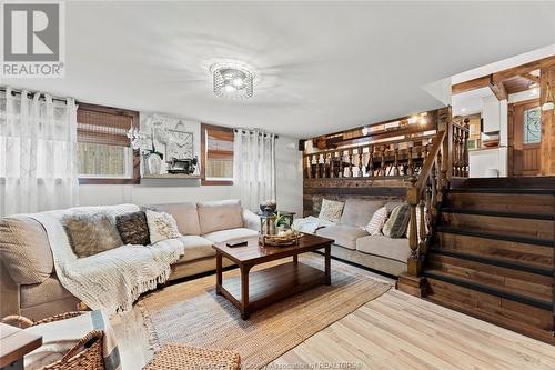 2627 Lloyd George Boulevard, Windsor, ON - Indoor Photo Showing Living Room