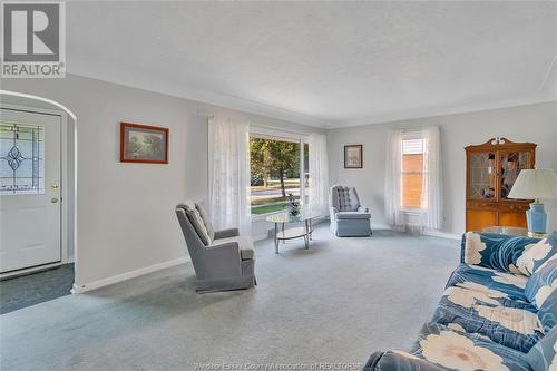 16 Horwath, Kingsville, ON - Indoor Photo Showing Living Room