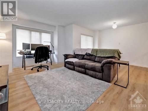 301 Gotham Pvt, Ottawa, ON - Indoor Photo Showing Living Room