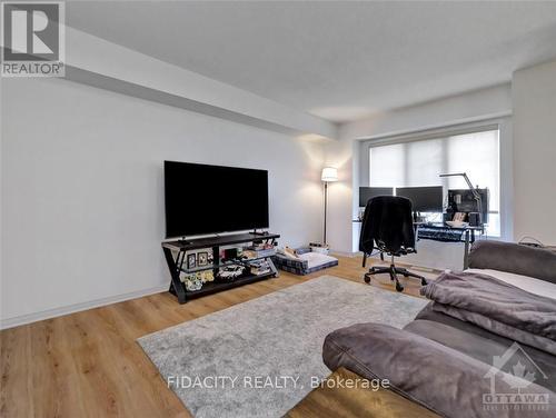 301 Gotham Pvt, Ottawa, ON - Indoor Photo Showing Living Room